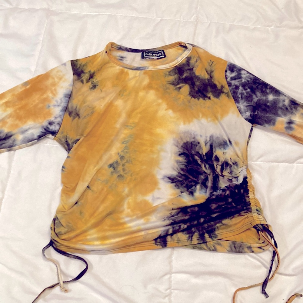 Yellow and navy blue tie-dye quarter sleeve shirt